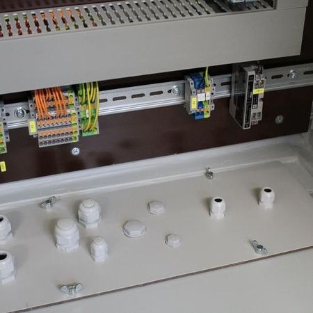 Industrielle Steuerungskomponenten und Module von Wiechert Steuerungsbau GmbH.
