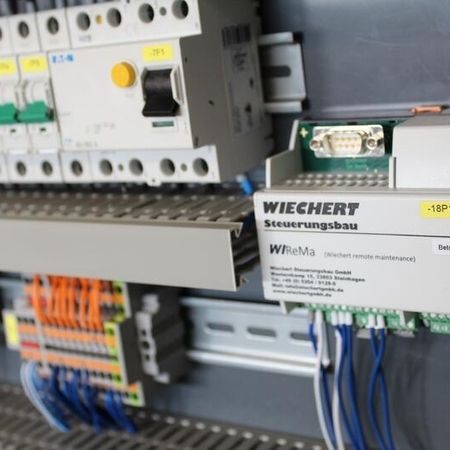 Industrielle Steuerungskomponenten und Module von Wiechert Steuerungsbau GmbH.